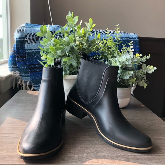 KATE SPADE Chelsea Black Gold Ankle Rain Boots - Picture 4 of 7